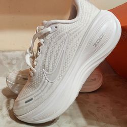 Nike Vomero Plus size 7, 7.5 & 8.5