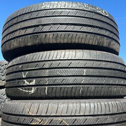 Set Of Michelin Premier  235/55R20 Tires