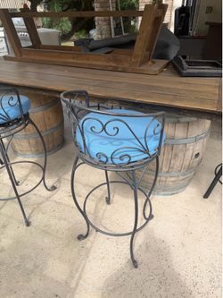 4 wrought iron bar stools