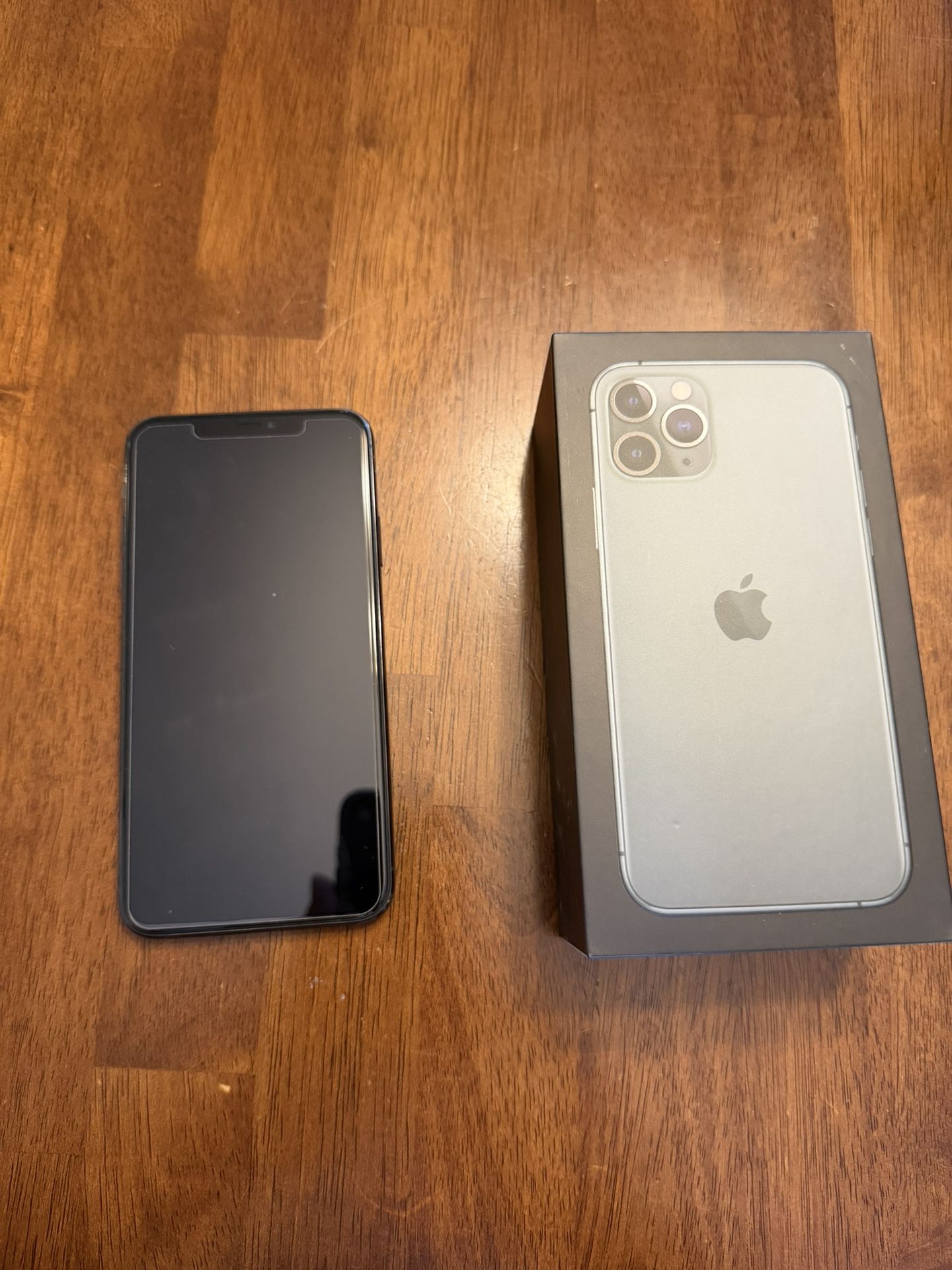 iPhone 11 Pro Max 256 GB - Unlocked New Battery