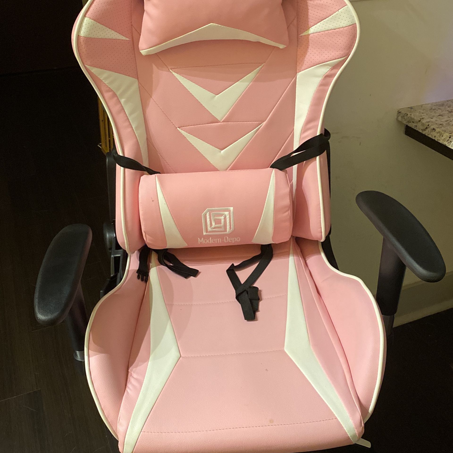 Pink Gaming Chair With Built In Microphone And Bluetooth Speakers