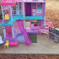 Barbie Dream House 