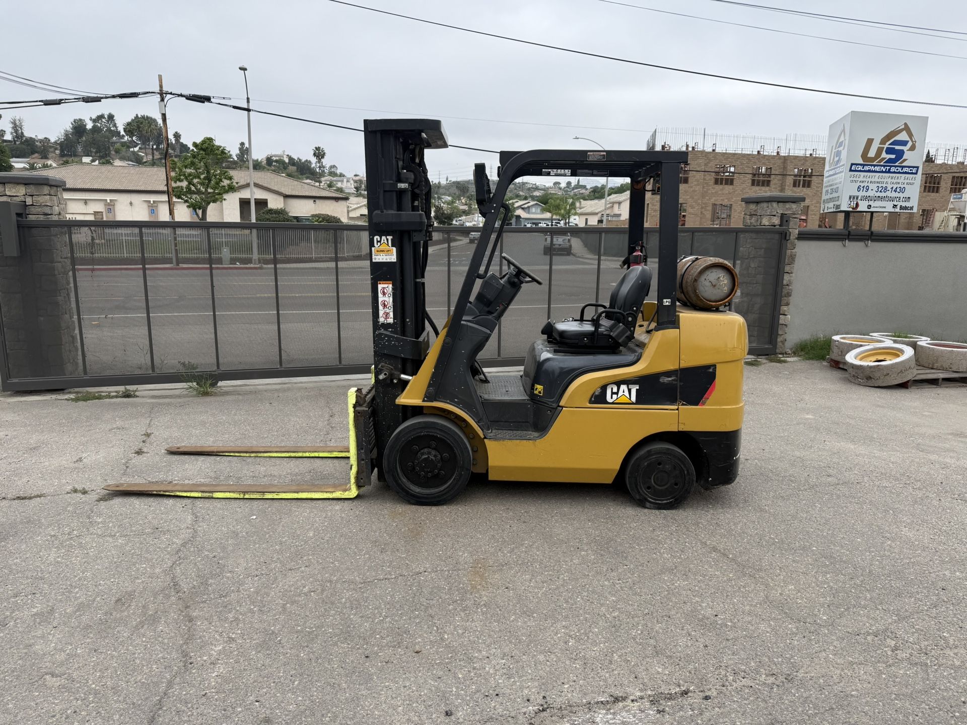 CAT 6000 Lbs Forklift