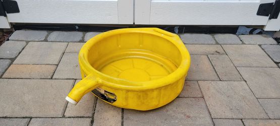 Plastic oil pan