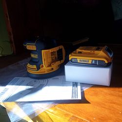DeWalt 20 V. XR. Sander. Variable. Speed. Battery. 2.0 AH