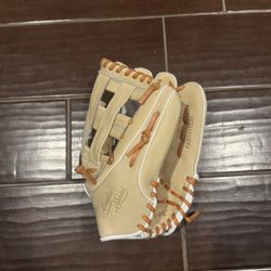 Marucci Glove 