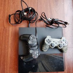 PS4 Two  Controllers 500 GB With Grand Theft Auto IV And All The Plugs