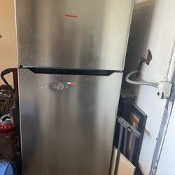 Refrigerator 