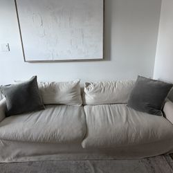 White/crème World Market Couch