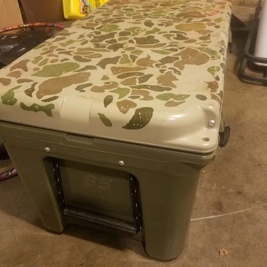 Limited edition camo yeti tundra 65 for Sale in Midlothian TX