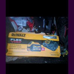 DeWalt 6 Ah With Charger