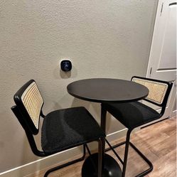 Round Bar Table And Chairs