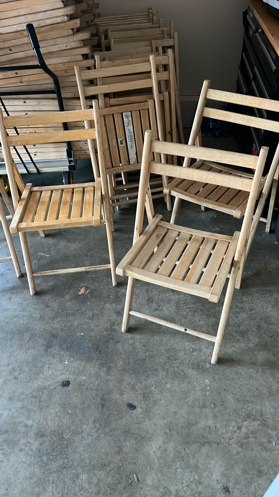 35 Wood Foldable Chairs