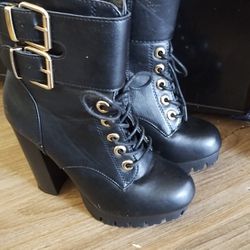 Ladies Black Heeled Boots  Size 6