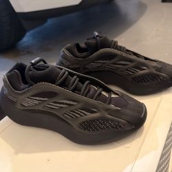 Yeezy size 7 US