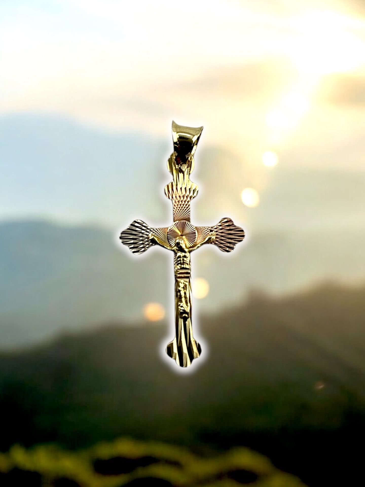 10kt 0.70g Tri Color Gold Cross Shape Religious Pendant.