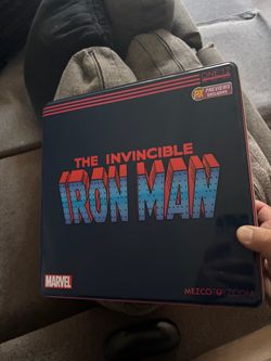 Mezco PX Previews Exclusive Stealth Suit Iron ManO