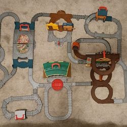 Thomas Retired Take N Play Lot