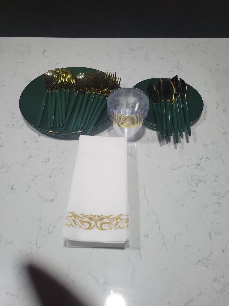 Friendsgiving Table Setting For 10