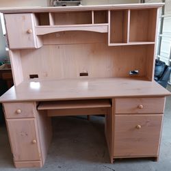 Desk - Deluxe!