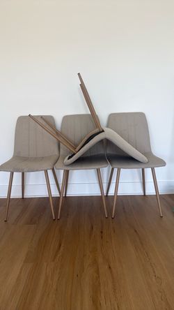 4 chairs. Off white like beige color. Oak color legs