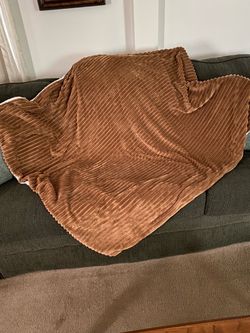 Brown Ribbed Plush Throw Blanket