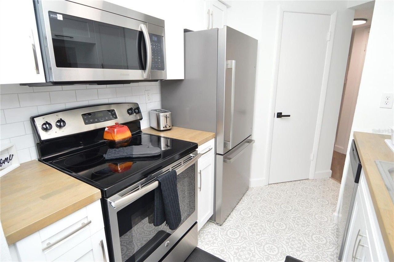 ONE BED ROOM FULLY FURNISHED ! APARTMENT !!!!!