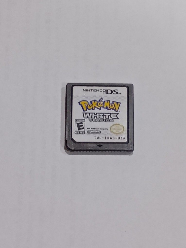 Pokemon White Nintendo Ds Game 