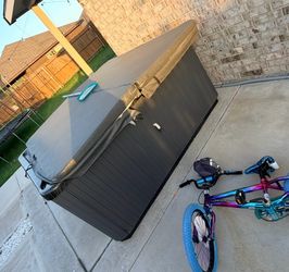 used hot tub works great seats 5
