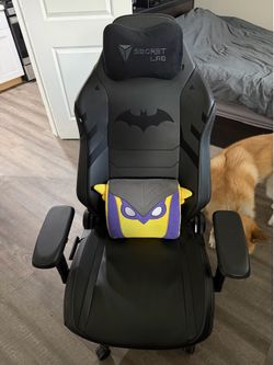 SECRET LABS DARK KNIGHT (REGULAR SIZE) + WINGMAN LUMBAR PILLOW + STANDING DESK