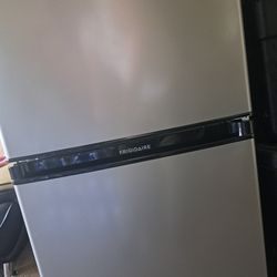 Frigidaire Mini Fridge 