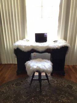 Faux  Fur  Table Cover And 2 Seat Pads