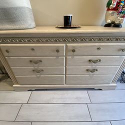 Beige dresser console with drawers