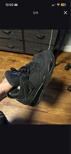 Black cat Jordan 4
