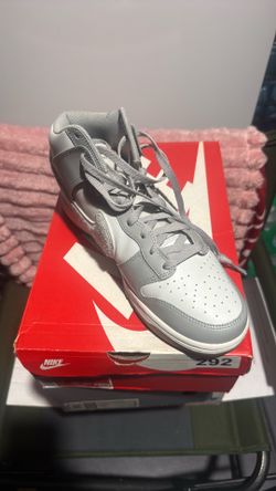 9.5 Nike dunk high retro university