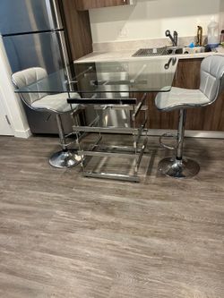 Quick Moving Sale: dining table