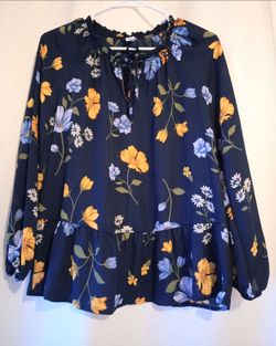 Ladies Blouse Size Medium