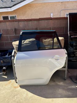 LEFT DRIVER SIDE REAR DOOR 2012 TOYOTA RAV4 (WHITE) WITH HINGES