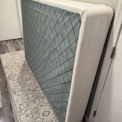 Sealy Posturepedic Full box Spring 