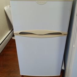 Mini Fridge 