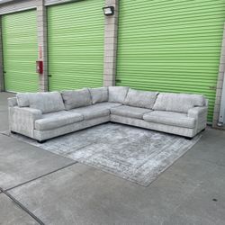 *Free Delivery* Ashley Sectional Couch Sofa 