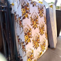 King / Queen/ Twin Bed