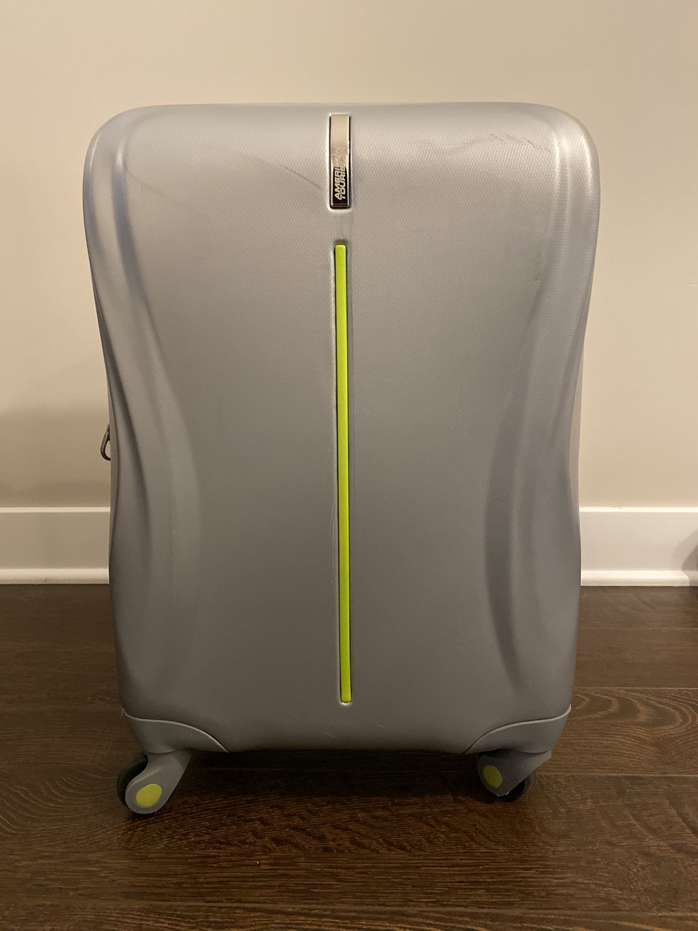 Excellent Condition American Tourister Hard Side Rolling Carry On Bag