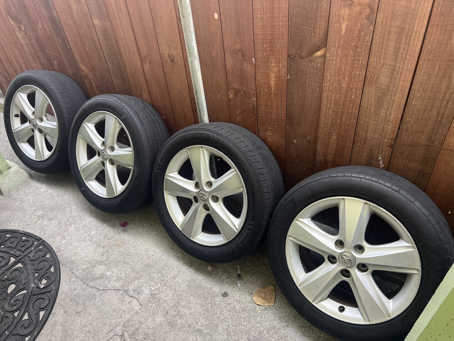 For Sale 2010 Toyota Camry Se 17 rims and Good Condition