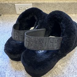 Women’s Uggs Size 9 Slippers New 