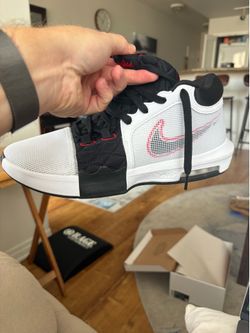 Nike LeBron Witness 8 size 10.5 bball shoes