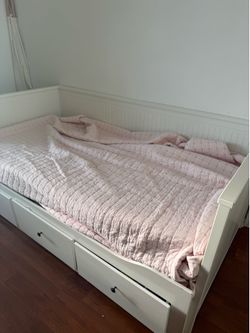daybed that turns on queen bed