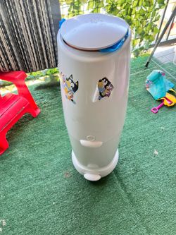 Diaper trash can