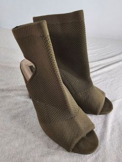 Primark Green high heels in great conditions