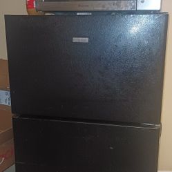 Fridgerater And Microwave 